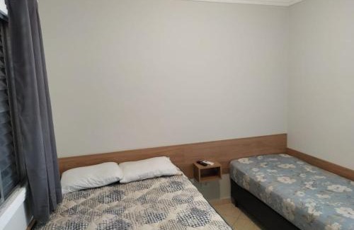 Asturias Apartment | Kitnet Asturias 51B no Ed. Guariatã, próximo a praia das Astúrias em Guarujá