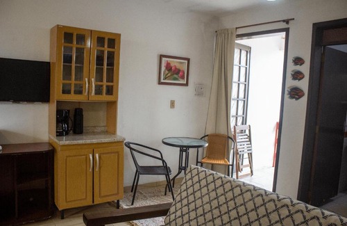 Ubatuba House | Kitnet conceito aberto 80 m da praia