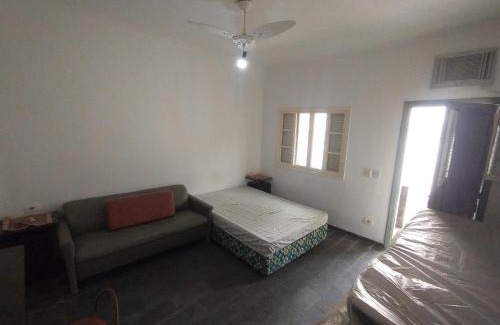 Canto do Forte Villa | Kitnet térrea com cozinha e ar-condicionado