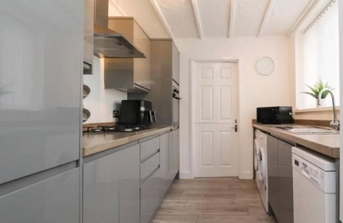 South Shore House | Kitty Cottage - 3 Bedroom - Warm and Welcoming - Sleeps 5 - Blackpool