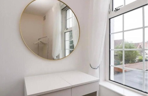 South Shore House | Kitty Cottage - 3 Bedroom - Warm and Welcoming - Sleeps 5 - Blackpool