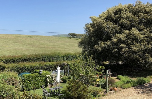 Godshill Cottage | KITTY'S LOFT, family friendly, character holiday cottage in Godshill