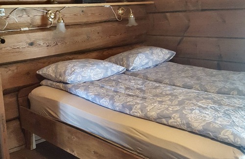 Fraena Other | Kjørsvik Øvre, flat in farmhouse with panoramic view to the sea and mountains.