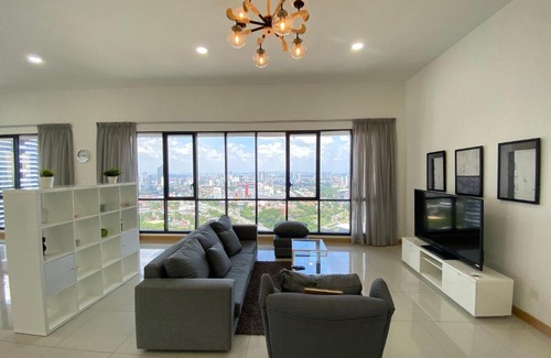 Kampung Kerinchi House | KL Gateway Penthouse by Cobnb - 10Pax