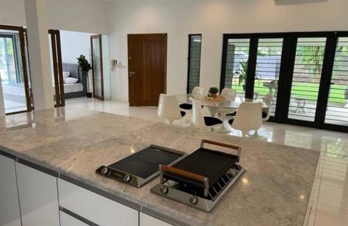 Petaling Jaya Villa | KL PJ Garden Pool Villa Karaoke