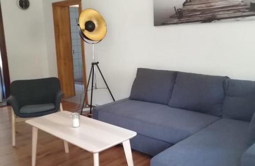 Steinhoefel Apartment | Kleine Galerie Apartment für 3 mit Küche Kamin Netflix Parken und Hofladen