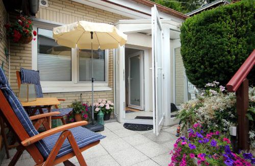 Sellin Apartment | kleines Haus am Wald by Rujana