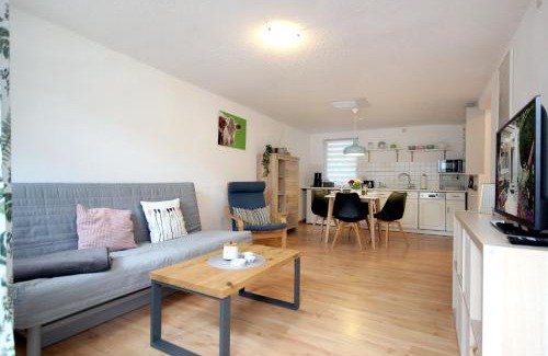 Sellin Apartment | kleines Haus am Wald by Rujana