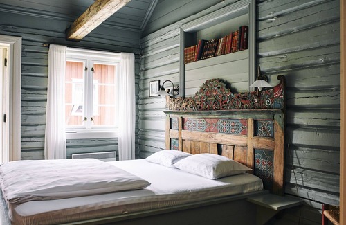 Hole Hotel | Kleivstua