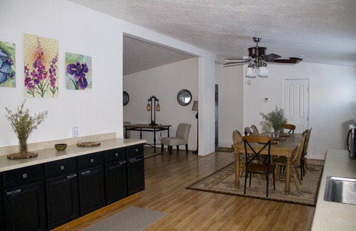 Valdez House | Klondike Cottage | 3 bed 2 bath
