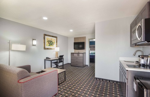 Salem Hotel | Knights Inn and Suites Salem