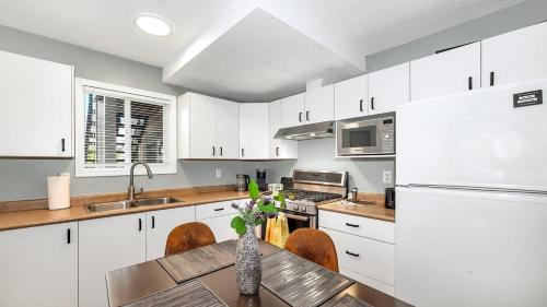 Saanich West Apartment | Knockan Hill Rentals - Ground Floor Suite