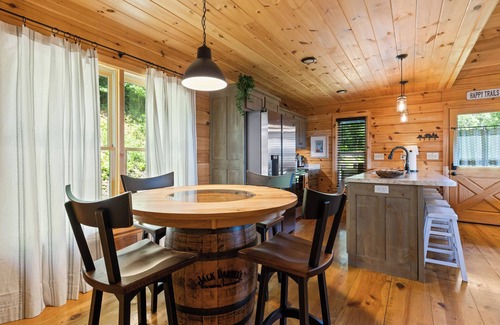Blue Ridge Cabin | Knotty Bear: Cozy Cabin, Breathtaking Mountain Views, Hot Tub, Fire Pit