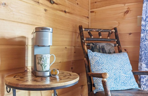 Blue Ridge Cabin | Knotty Bear: Cozy Cabin, Breathtaking Mountain Views, Hot Tub, Fire Pit