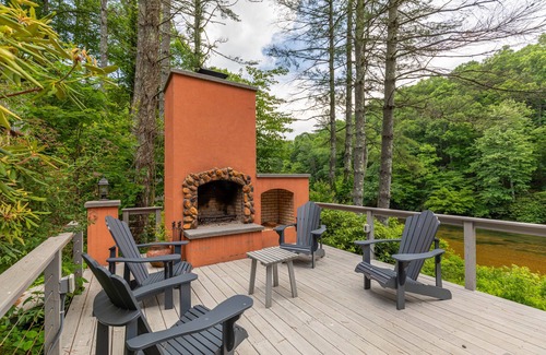 West Jefferson House | Knotty Pine - pet friendly on New River, outdoor fireplace