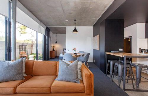 Fremantle Apartment | Knutsford Modern - Art Precinct walk to Freo