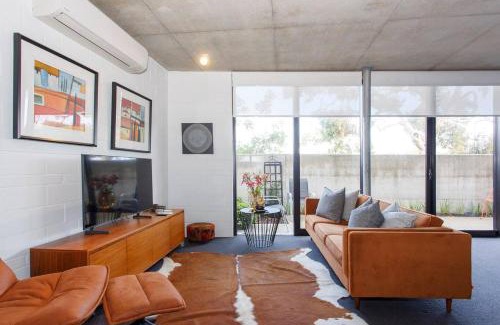 Fremantle Apartment | Knutsford Modern - Art Precinct walk to Freo