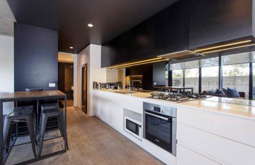 Fremantle Apartment | Knutsford Modern - Art Precinct walk to Freo
