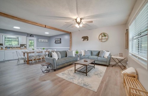 Kodak House | Kodak Getaway with Covered Decks and Game Room!