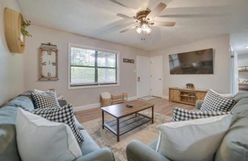 Kodak House | Kodak Getaway with Covered Decks and Game Room!