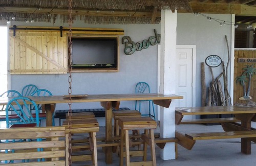 Port Bolivar House | Kokomo Jo's -Charming 3 Bedroom, close to beach with view. Special touches!
