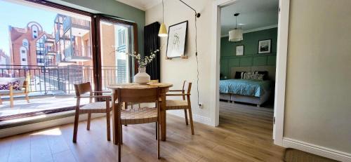 Elblag Apartment | Komfortowy Apartament Przy Bramie Targowej z tarasem- Old Town