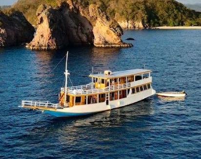 Labuan Bajo Boat Rental | Komodo live a board Cruise
