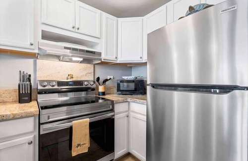 Historic Kailua Village Condo | Kona Alii#407: Stunning Corner Unit in the Heart of Kona