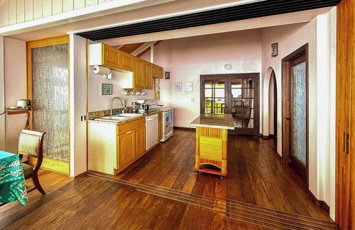 Opihihale Apartment | Kona Coast, BEST Oceanview&Pool, Yoga/Meditation Space, Pickle Ball&Basket Ball