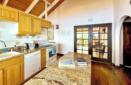 Opihihale Apartment | Kona Coast, BEST Oceanview&Pool, Yoga/Meditation Space, Pickle Ball&Basket Ball
