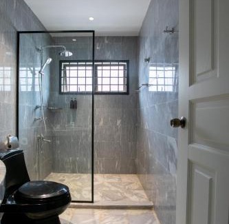 Teluk Cempedak House | Kontor Mansion - 3 mins to Teluk Chempedak Beach & Private Pool