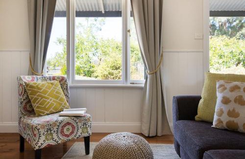 Hepburn House | Koovelly Spa - romantic country cottage