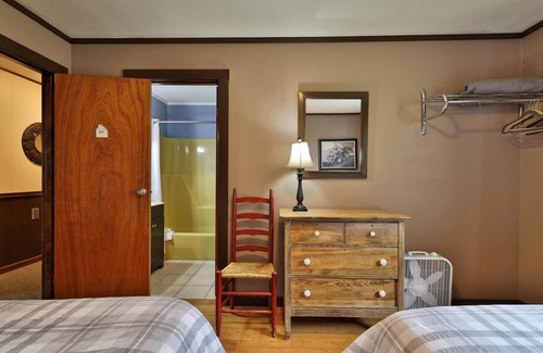 Pittsfield Bed & Breakfast | Korean Gourmet Stay at Swiss Farm Inn - 1 night