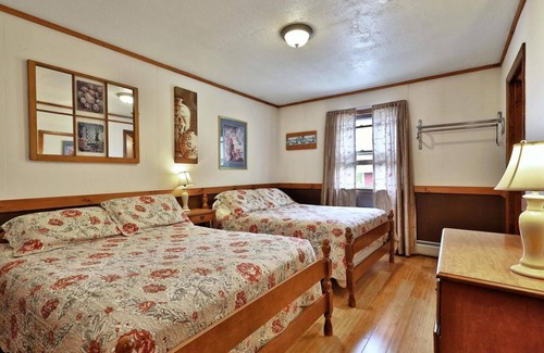 Pittsfield Bed & Breakfast | Korean Gourmet Stay at Swiss Farm Inn - 1 night