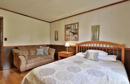 Pittsfield Bed & Breakfast | Korean Gourmet Stay at Swiss Farm Inn - 1 night