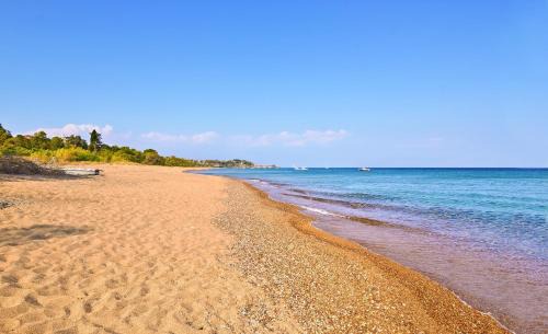 Koroni Apartment | Koroni Seaview Retreats - Summer Escape Lodgings