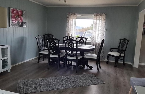 Heroy House | Koselig hus med hage i Herøy på Sunnmøre.