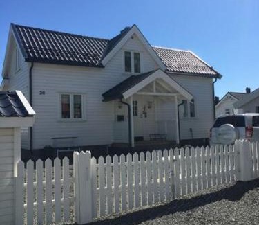 Kabelvag House | Koselig hus nært havet i Lofoten, Kabelvåg