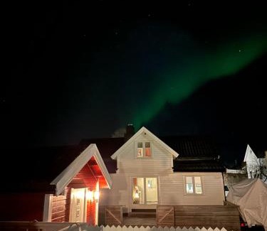 Kabelvag House | Koselig hus nært havet i Lofoten, Kabelvåg