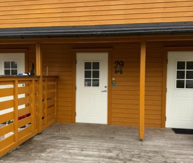 Leirvik Apartment | Koselig leilighet med utsikt, gåavstand fra sentrum