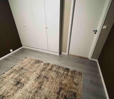 Svolvaer Apartment | Koselig og romslig Leilighet - Parkering - Rolig