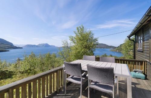 Meloy House | Koselig og usjenert hytte med fantastisk utsikt og solforhold