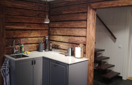 Modum House | Koselig Verneverdig hus fra 1803 i de Norske Skogene, Kjæledyr Etter Avtale