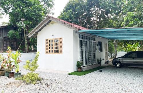 Kota Bharu Ski Chalet | Kota Bharu RS Desa Roomstay