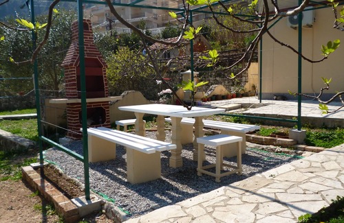 Muo Apartment | Kotor TIMI 3 - Studio Apartment 40 meters from the beach with garden grill
