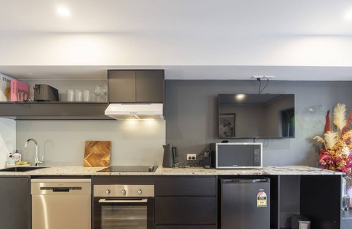 Birchgrove House | Kozyguru | Balmain | Townhouse bridge view or Charming Comfy Studio