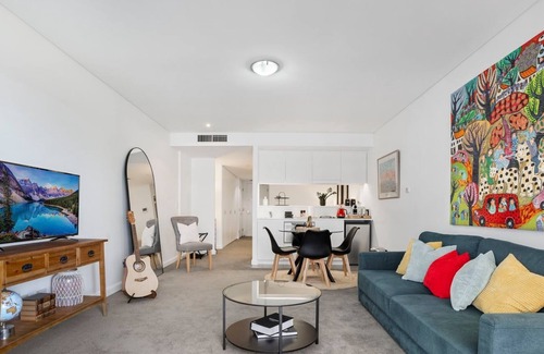 Darling Harbour Apartment | KozyGuru | Barangaroo | Waterfront Views Studio