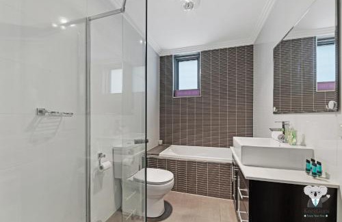 Ryde Apartment | KozyGuru | Ryde | Cosy 2Bed Apt | Free Parking