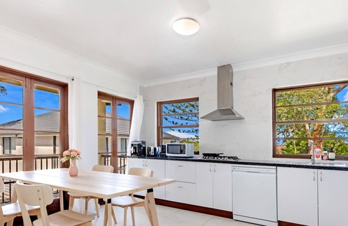 Thornleigh House | KozyGuru | Thornleigh 3BR House Nature Convenience