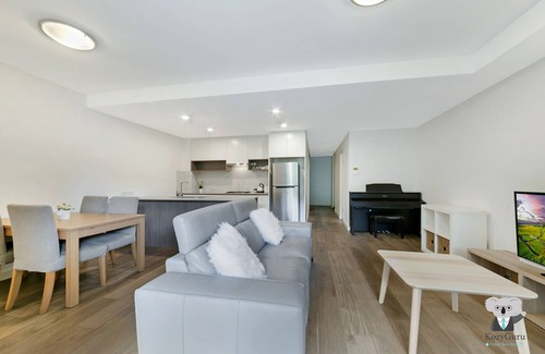 Waitara Apartment | KOZYGURU Waitara 2 Bed APT Train Station
